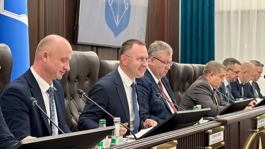 Сегодня под руководством главы города Сергея Лободинского проходит заседание горисполкома
