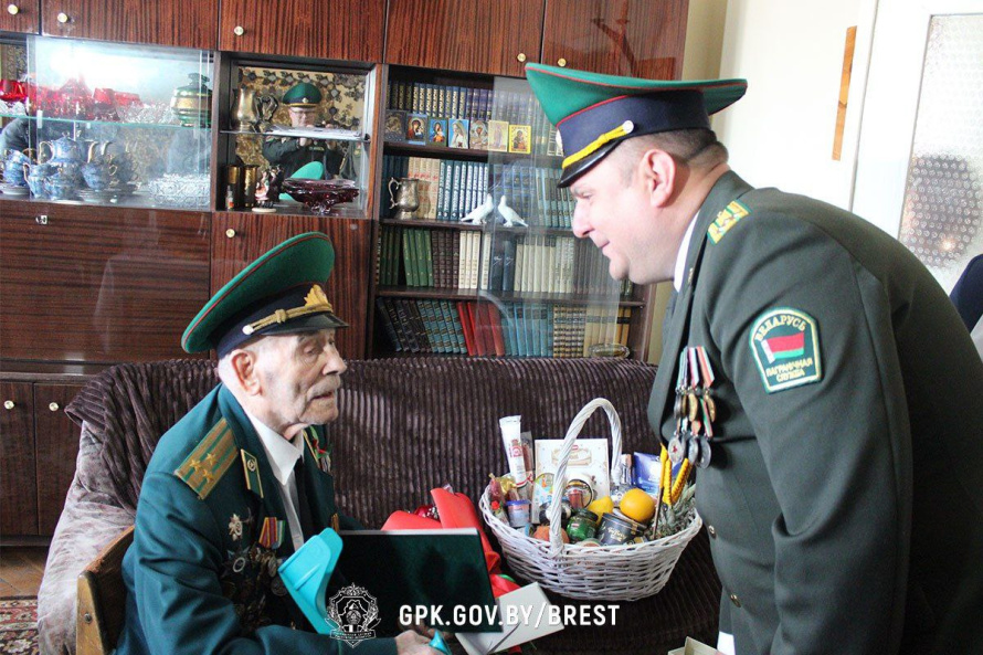 ПЕСНИ ВОЕННЫХ ЛЕТ ВНОВЬ ПРОЗВУЧАЛИ НА ГОРОДСКИХ УЛИЦАХ