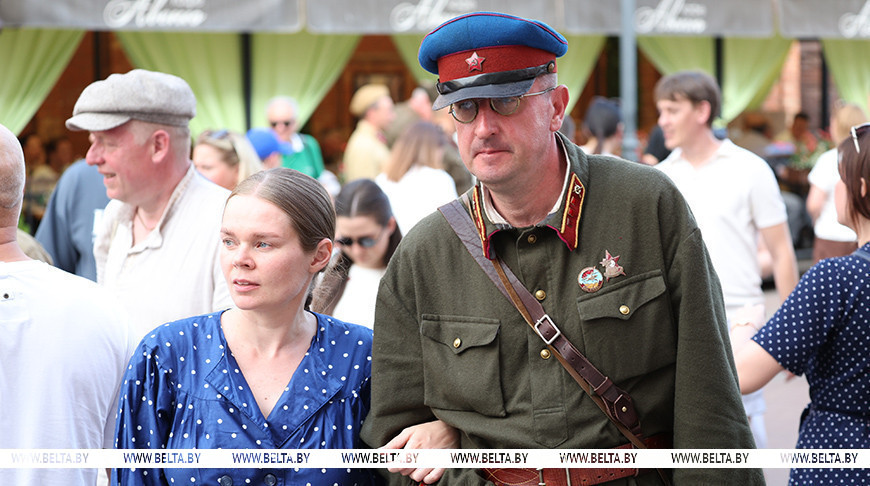 "Тогда они не знали, что произойдет". Атмосферу последнего мирного дня 1941 года воссоздали в Бресте 