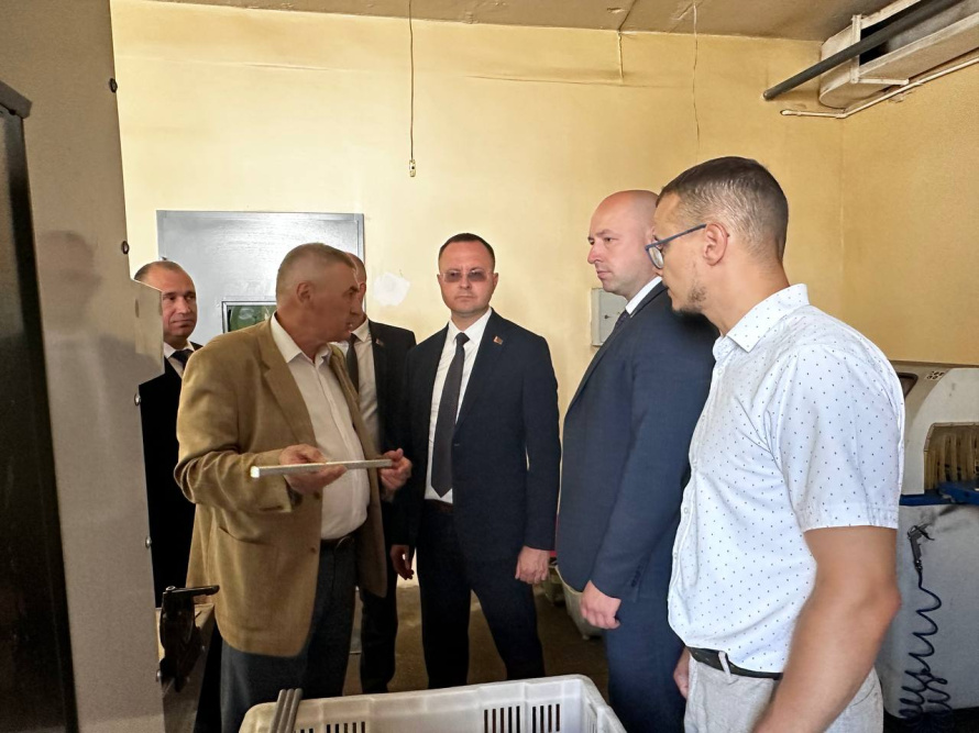 Председатель горисполкома Сергей Лободинский посетил унитарное предприятие «Вертекс-Брест» ОО «БелТИЗ»