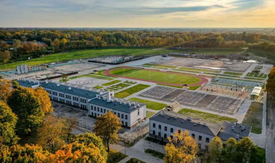 Брестский облисполком совместно с областной организацией Белорусского профсоюза работников строительства и промстройматериалов  объявляет конкурс среди каменщиков на объекте республиканской молодежной стройки «Республиканский центр патриотического воспита