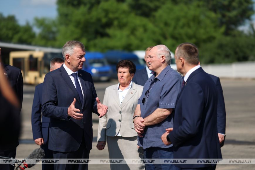 Лукашенко на примере агросервиса в Шклове рассмотрел перспективы развития подобных организаций в стране videobel.by