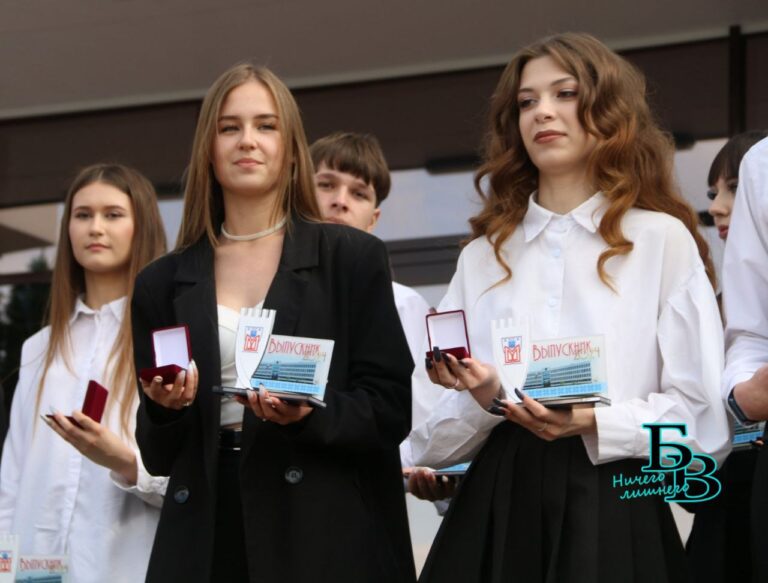 Более 130 выпускникам Московского района Бреста вручат медали в ДК профсоюзов